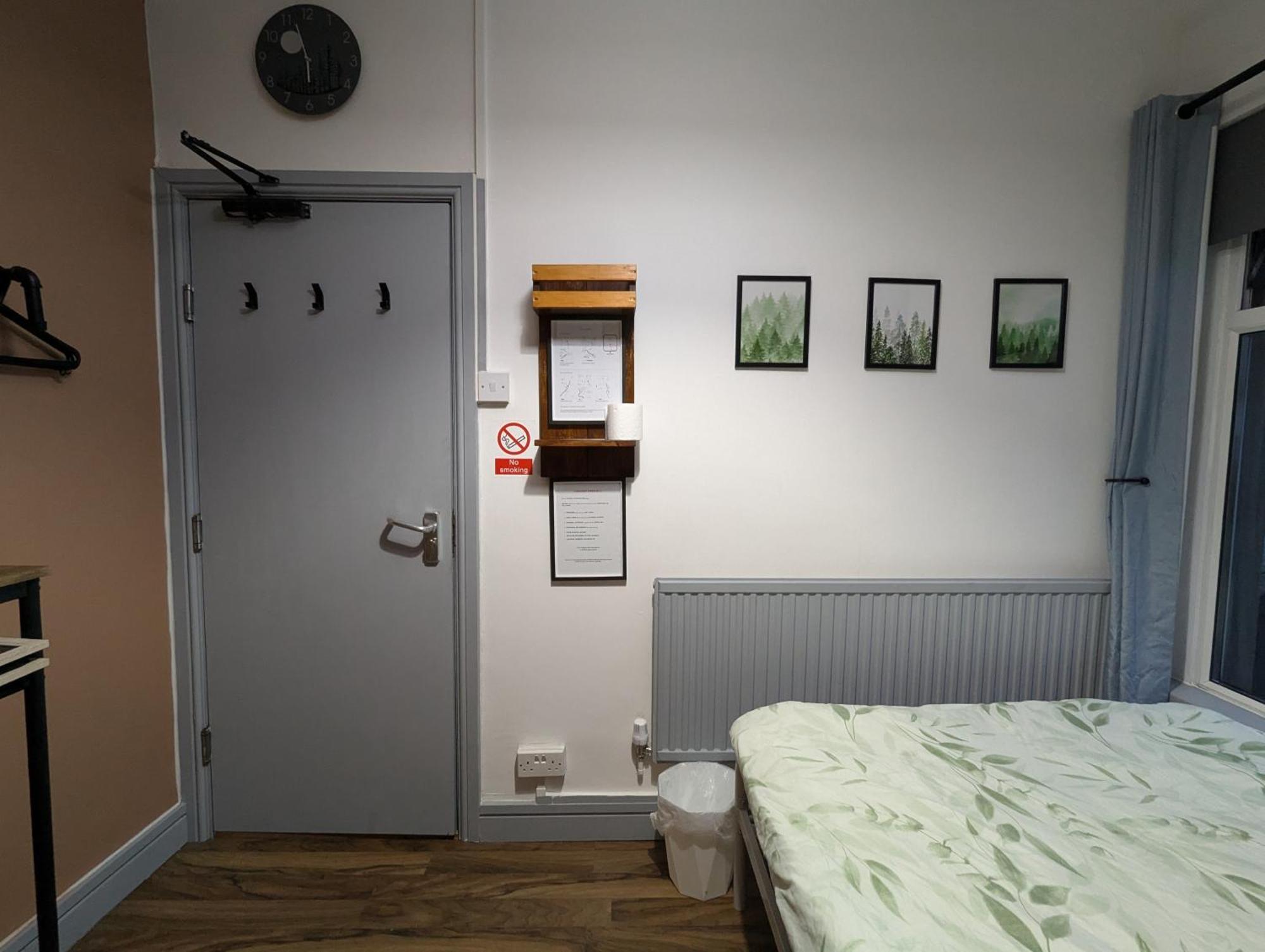 R3 - Cozy Small Double - City & Beach Access, Wifi, Free Parking - Self Catering Swansea Exterior foto