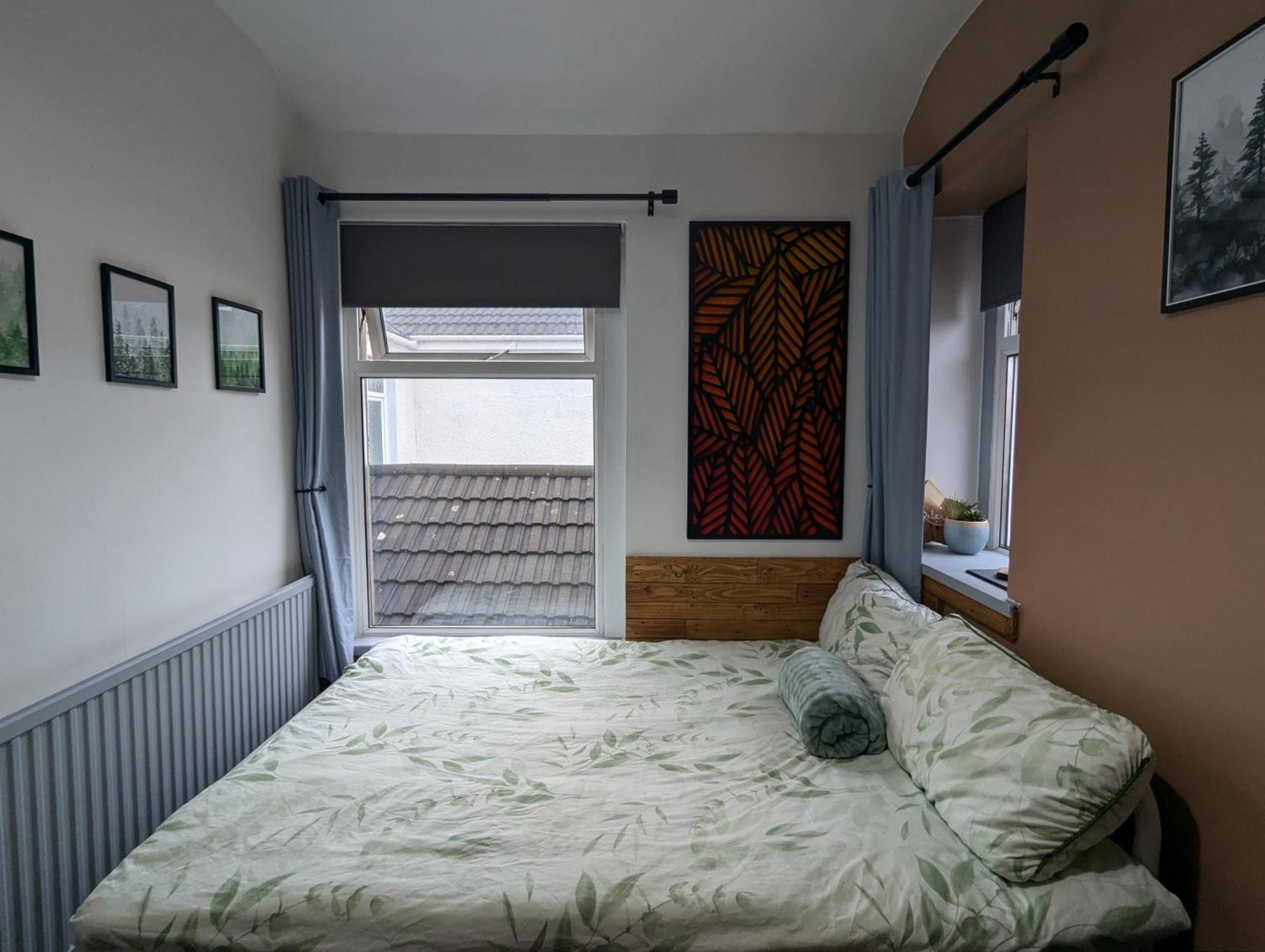 R3 - Cozy Small Double - City & Beach Access, Wifi, Free Parking - Self Catering Swansea Exterior foto
