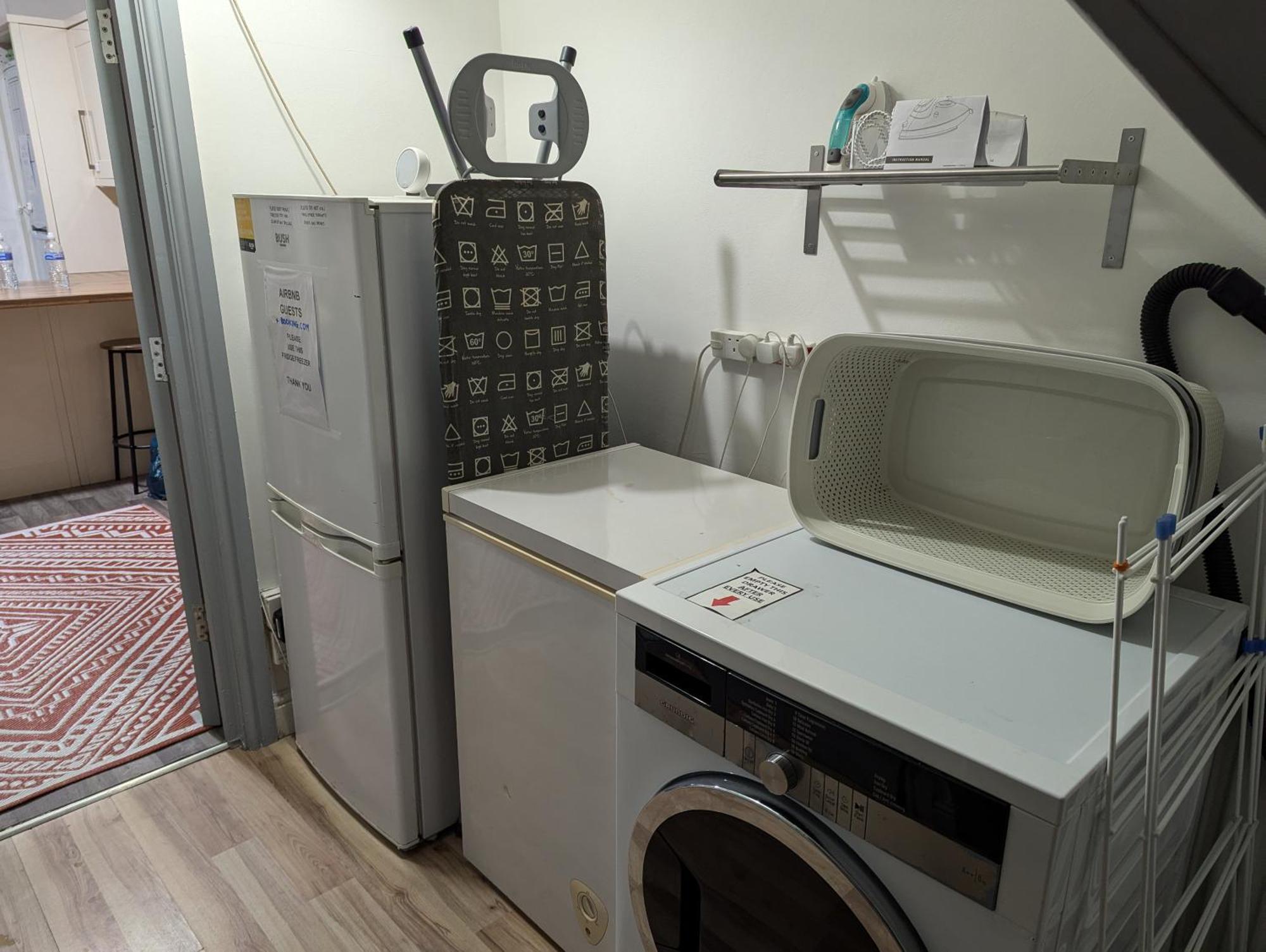 R3 - Cozy Small Double - City & Beach Access, Wifi, Free Parking - Self Catering Swansea Exterior foto