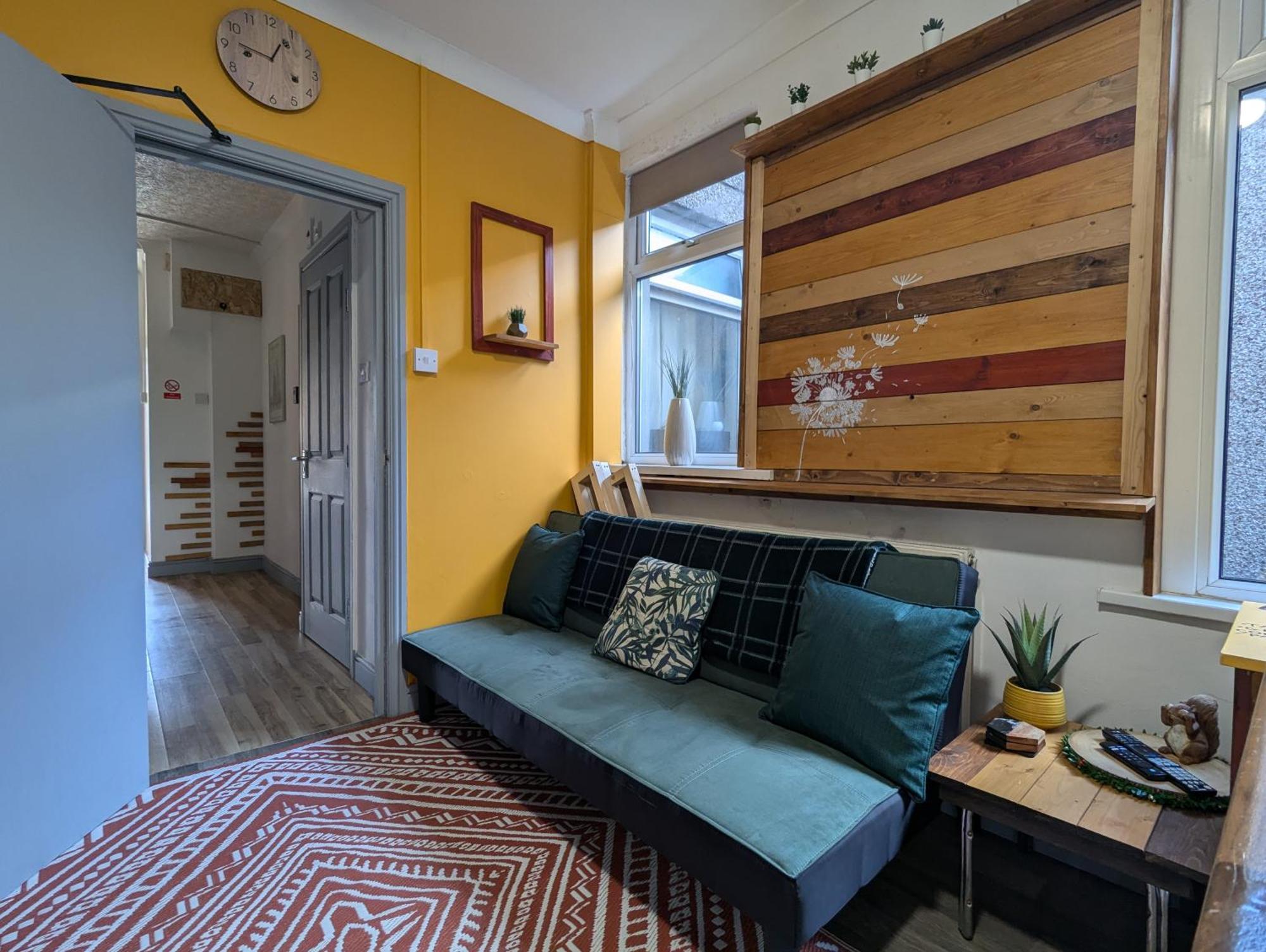 R3 - Cozy Small Double - City & Beach Access, Wifi, Free Parking - Self Catering Swansea Exterior foto