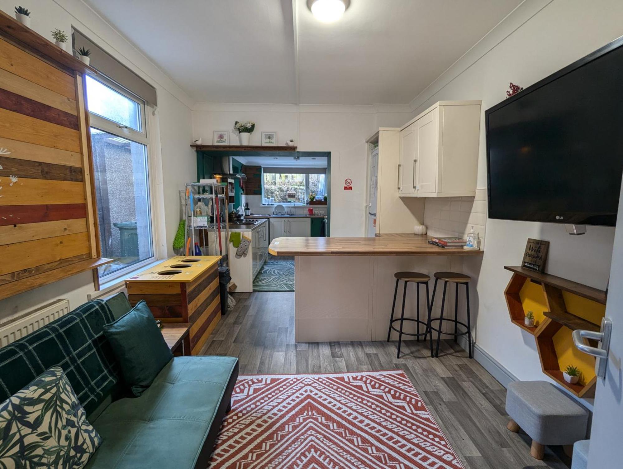 R3 - Cozy Small Double - City & Beach Access, Wifi, Free Parking - Self Catering Swansea Exterior foto